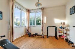 Suresnes – An ideal family home