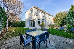 Suresnes – An ideal family home