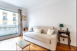 Paris 16th District –  A bright 2/3 bed apartment