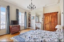 Paris 16th District - An elegant 4-bed apartment