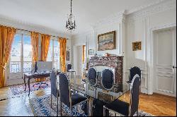 Paris 16th District - An elegant 4-bed apartment