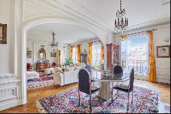 Paris 16th District - An elegant 4-bed apartment