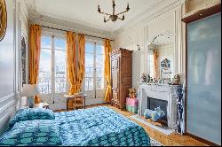 Paris 16th District - An elegant 4-bed apartment