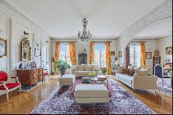 Paris 16th District - An elegant 4-bed apartment