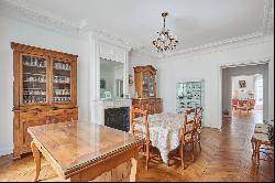 Paris 16th District – A 4/5 bed apartment