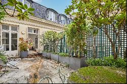 Paris 6th District - Saint Germain des Prés, terrace, two bedrooms.