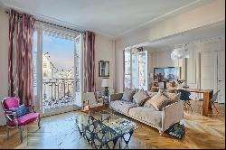 Paris 7th District – A 4-bed family apartment