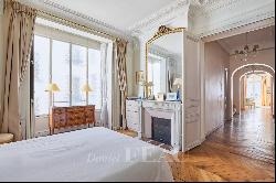 Paris 17th District – An elegant 4-bed apartment