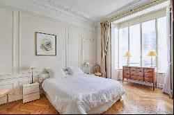 Paris 17th District – An elegant 4-bed apartment