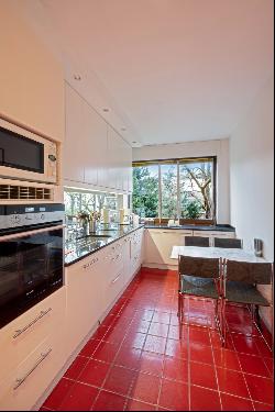 Neuilly-sur-Seine  -  A 4-bed family apartment