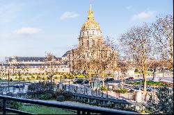 Paris 7th District – A 3/4 bed apartment commanding a magnificent view