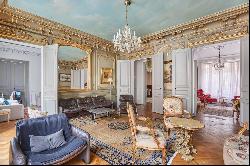 Paris 8th District – An elegant 7-room apartment