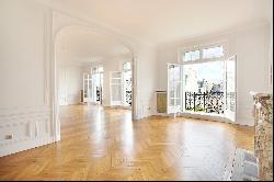 Paris 16th District – A magnificent 5-bed apartment