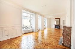 Paris 16th District – A magnificent 5-bed apartment