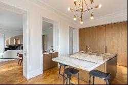 Paris 16th District – An entirely renovated 3-bed apartment