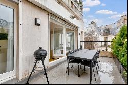 Paris 8th District – A 3-bed apartment with a terrace in a prestigious location