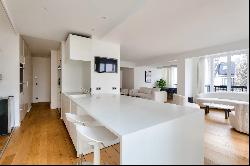 Paris 8th District – A 3-bed apartment with a terrace in a prestigious location