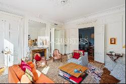 Center of Bordeaux - Prestigious apartment with elevator and parking