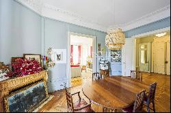 Center of Bordeaux - Prestigious apartment with elevator and parking