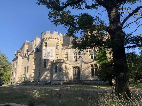 For sale characterful 19th-century castle with a private chapel between Bourges and Nevers