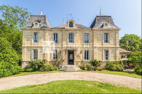 Stunning village Chateau with Pool near Saint-emilion