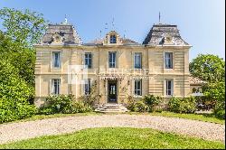 Stunning village Chateau with Pool near Saint-Émilion