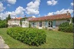 For sale Bordeaux/Médoc beautiful property of 15 ha with tourist, equestrian and agricult