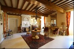 Beautiful historical Bordeaux vineyard estate of approx. 35 ha