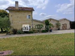 For sale charming 8 ha vineyard estate near Saint-Emilion