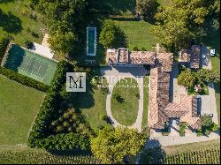 For sale rare and beautiful lifestyle vineyard estate on the banks of the Dordogne River 