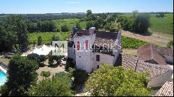 Superbly renovated C14th historic Chateau + Vineyard nr Bergerac