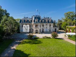 Beautiful vineyard with 19th-C. château overlooking the river for sale - Ideal for a wine