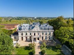 Beautiful vineyard with 19th-C. château overlooking the river for sale - Ideal for a wine