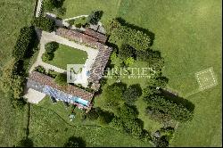 Elegant restored 14th century Logis 10 km from the sea