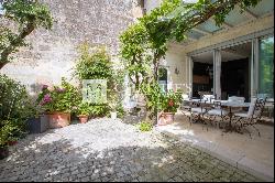 BORDEAUX SAINT-GENÈS - MANSION WITH OUTDOOR AREA