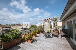 BORDEAUX SAINT-GENÈS - MANSION WITH OUTDOOR AREA