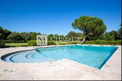 Enhanced fortified domaine featuring a secondary residence, pool, and 86 acres of land