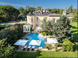 An absolutely spectacular 16th Century chateau nestled near Bordeaux