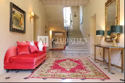 An absolutely spectacular 16th Century chateau nestled near Bordeaux