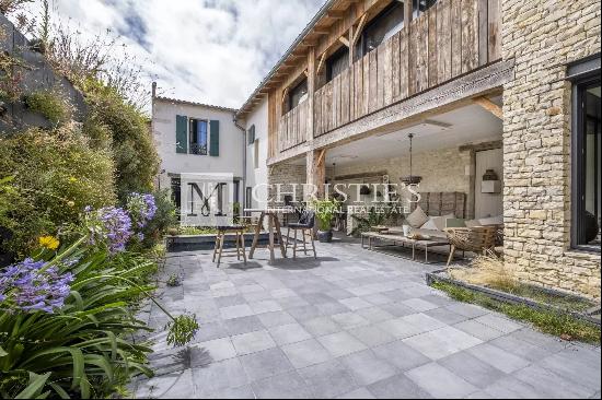 Exceptional property with guest house and garage in the heart of the village of Sainte-Ma