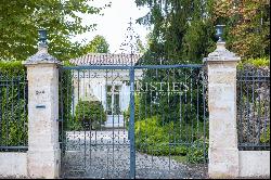 Pessac - Chartreuse style house with park