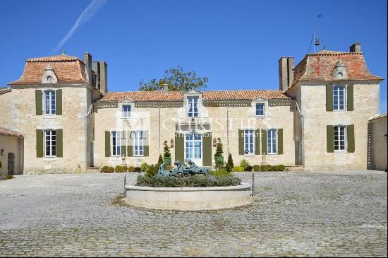 Sumptuous Chartreuse estate with vineyard near Saint-Emilion