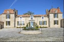 Sumptuous Chartreuse estate with vineyard near Saint-Emilion