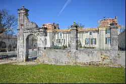 Sumptuous Chartreuse estate with vineyard near Saint-Emilion