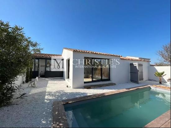 PLEASANT VILLA WITH SWIMMING POOL IN SAINT-MARTIN DE RE CLOSE TO THE BEACH