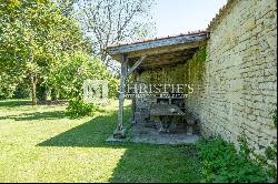 Wonderful 17th century property with outbuildings in Angliers