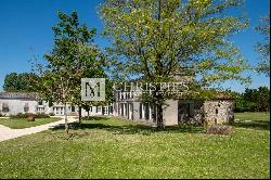 Wonderful 17th century property with outbuildings in Angliers