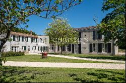 Wonderful 17th century property with outbuildings in Angliers