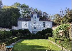 Private mansion with magnificent garden in the heart of La Rochelle