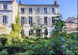 Private mansion with magnificent garden in the heart of La Rochelle